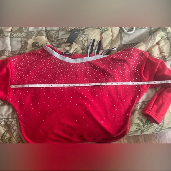 Cold shoulder ladies top with bling - Picture 4 of 10